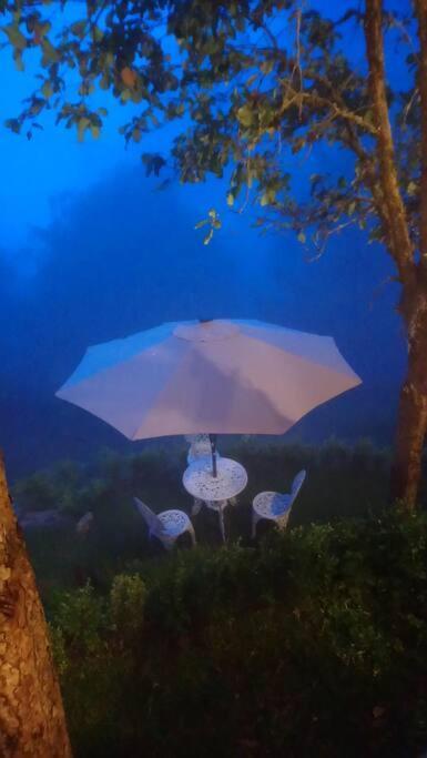 Cabana Con Banera Y Chimeneas En Puesta De Sol El Pacifico Bagian luar foto